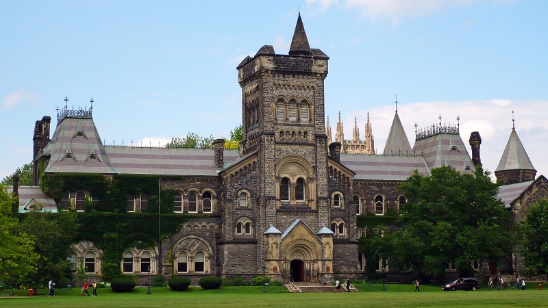 جامعة تورنتو University of Toronto